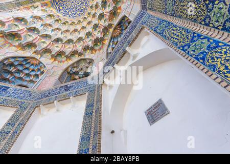 Soffitto a cupola Islamica di Abdulaziz Khan madrassah, scuola Islamica, Bukhara, Buchara, Uzbekistan, Asia Centrale, Asia Foto Stock