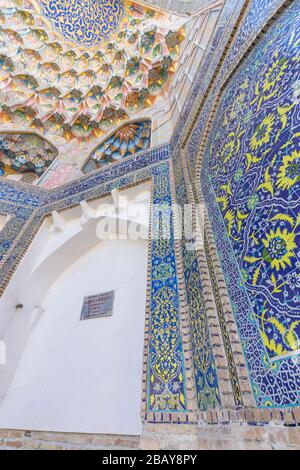 Soffitto a cupola Islamica di Abdulaziz Khan madrassah, scuola Islamica, Bukhara, Buchara, Uzbekistan, Asia Centrale, Asia Foto Stock