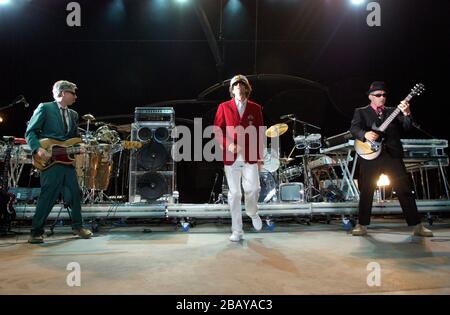 (L-R) Rappers Adam Yauch aka MCA, Michael Diamond aka Mike D e Adam Horovitz aka ad-Rock dei Beastie Boys che si esibiscono al Santa Barbara Bowl il 23 agosto 2007 a Santa Barbara, California. Foto Stock