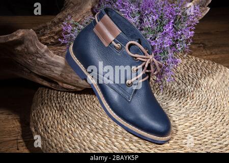 Ancora vita con scarpe e diversi accessori Foto Stock