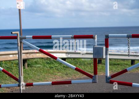 Ho'okipa Beach Park a Maui, Hawaii spiaggia chiusa ma surf aperto durante Covid-19 Pandemic Foto Stock