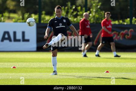 John Terry dell'Inghilterra durante la sessione di formazione a London Colney Foto Stock