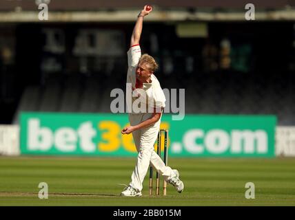 Lancashire's Glen Chapple in azione bowling Foto Stock