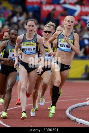 Hannah England e Laura Weightman in azione durante la 1500m femminile al Gran Premio di Aviva Birmingham Foto Stock