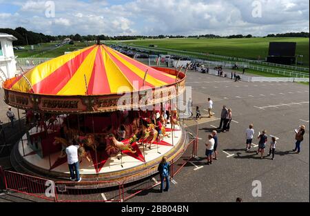 La giostra all'ippodromo di Epsom Downs Foto Stock