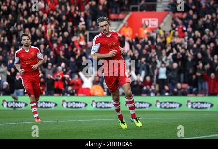 Rickie Lambert di Southampton celebra il suo secondo gol Foto Stock