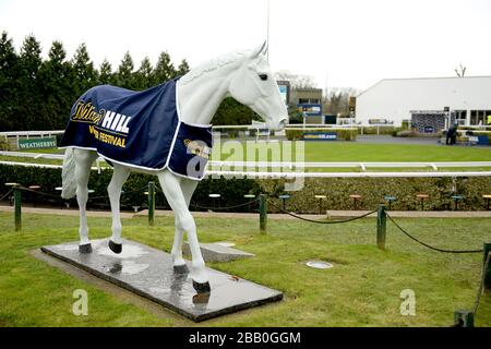 La statua delle Orchidee del deserto adornata con il marchio William Hill Foto Stock