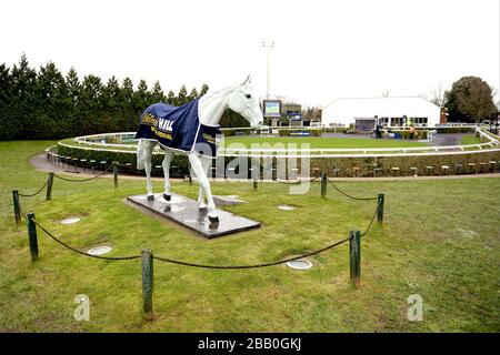 La statua delle Orchidee del deserto adornata con il marchio William Hill Foto Stock