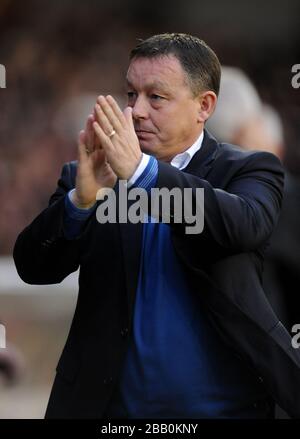 Il responsabile della foresta di Nottingham Billy Davies applaude i fan prima della partita Foto Stock