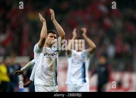 James Milner della città di Manchester celebra dopo il fischio finale Foto Stock