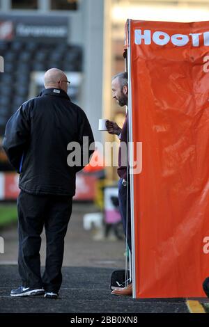 Il direttore della contea di Notts Shaun Derry ama una tazza di tè prima di iniziare. Foto Stock