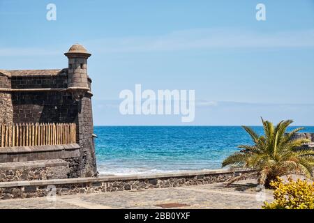 Torre del Castello di San Giovanni Battista (Castello Nero) a Santa Cruz de Tenerife, Spagna. Foto Stock