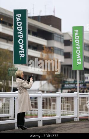 Vista generale della segnaletica di Paddy Power all'ippodromo di Cheltenham Foto Stock