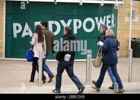 Cartello Paddy Power all'ippodromo di Cheltenham Foto Stock