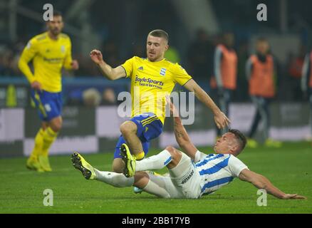 Jonathan Hogg (a destra) di Huddersfield Town affronta Dan Crowley di Birmingham City Foto Stock