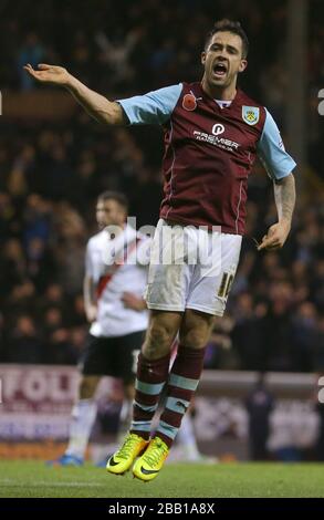 Danny Ings di Burnley celebra il punteggio dell'obiettivo equalizzante Foto Stock