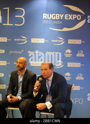 Andrew Cosslett parla durante il secondo giorno della Rugby Expo 2013 allo Stadio di Twickenham. Foto Stock