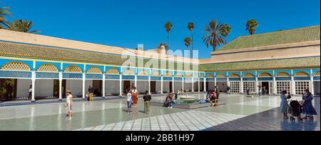 Marrakech, Marocco - 6 novembre 2019: Vista sul cortile del Palazzo Bahia Foto Stock