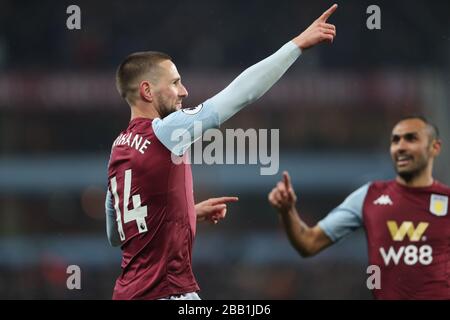 L'Aston Villa's Conor Hoirihane celebra il primo gol Foto Stock