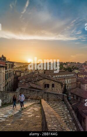 Perugia (Umbria) - la splendida città medievale, capitale dell'Umbria, centro Italia. Qui una vista del centro storico artistico. Foto Stock