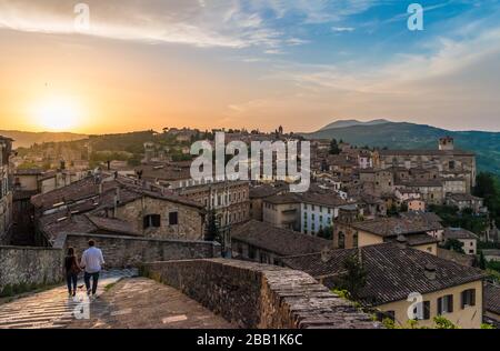 Perugia (Umbria) - la splendida città medievale, capitale dell'Umbria, centro Italia. Qui una vista del centro storico artistico. Foto Stock