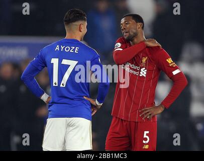 Georginio Wijnaldum di Liverpool (a destra) e Ayoze Perez di Leicester City Foto Stock