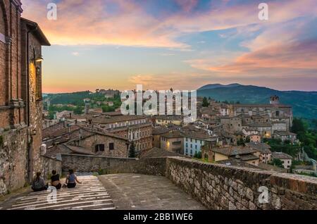 Perugia (Umbria) - la splendida città medievale, capitale dell'Umbria, centro Italia. Qui una vista del centro storico artistico. Foto Stock