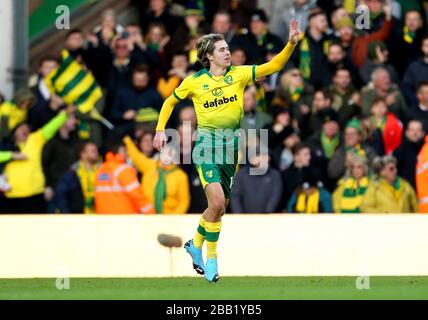 Il Todd Cantwell di Norwich City celebra il suo secondo gol del gioco Foto Stock