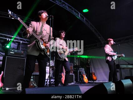 The Bootleg Beatles! Spettacolo al Lingfield Park Foto Stock