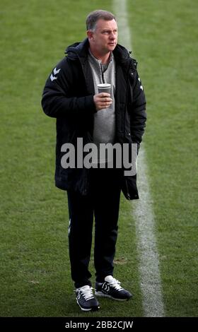 Mark Robins, responsabile della città di Coventry, cammina in campo dopo essere arrivato al JobServe Community Stadium davanti ai suoi lati Sky Bet League One contro Colchester United. Foto Stock