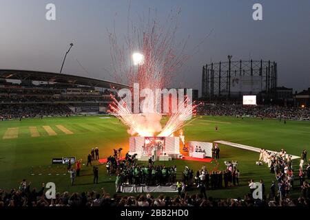 Inghilterra festeggia la vittoria della Investec Ashes Series il giorno cinque del quinto test Ashes al Kia Oval Foto Stock