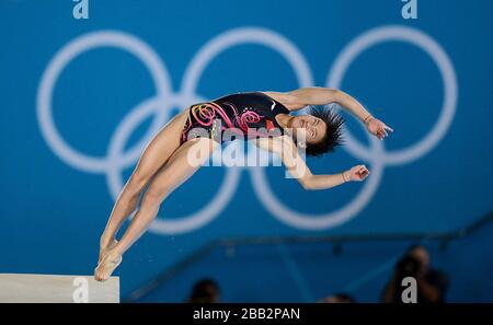 Yadan Hu della Cina durante la 10m piattaforma femminile preliminare al Centro Aquatico del Parco Olimpico, il giorno 12 delle Olimpiadi di Londra 2012. Foto Stock