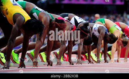 Azione dall'inizio dei Riscaldatori semi-finali femminili 100m Foto Stock