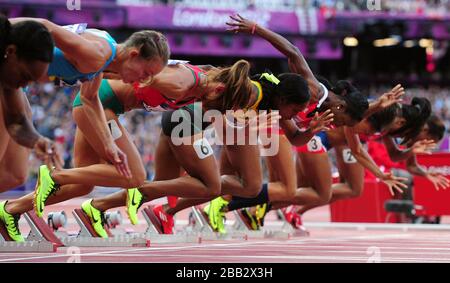 Azione dall'inizio dei Riscaldatori semi-finali femminili 100m Foto Stock