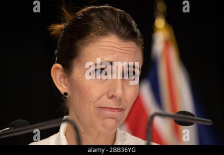 Wellington, Nuova Zelanda. 30th Mar 2020. Il primo ministro neozelandese Jacinda Ardern reagisce durante una conferenza stampa sul COVID-19 a Wellington, Nuova Zelanda, il 30 marzo 2020. (Mark Mitchell/NZME/Pool via Xinhua) credito: Xinhua/Alamy Live News Foto Stock