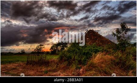 Rovina stabile nella valle di Towy. Foto Stock