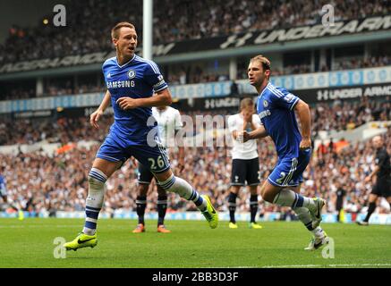 John Terry (a sinistra) del Chelsea celebra il punteggio del suo primo gol laterale del gioco Foto Stock