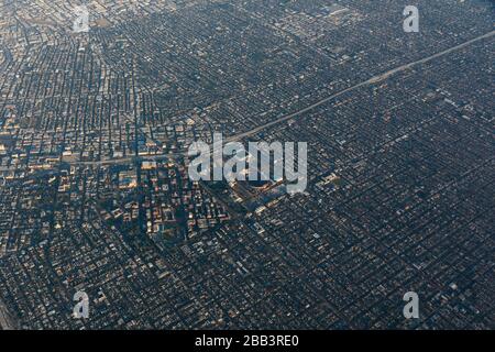 Generale veduta aerea del Los Angeles Coliseum e del Banc of California Stadium durante un volo intorno alla California del Sud Sabato, 5 Ottobre 2019, a Los Angeles, California, Stati Uniti. (Foto di IOS/Espa-Images) Foto Stock