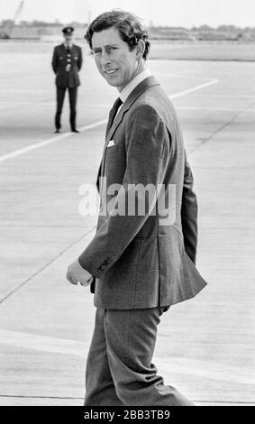 Il Principe e la Principessa del Galles, in partenza da Heathrow di Londra per l'Egitto nell'ottobre 1981. Foto Stock