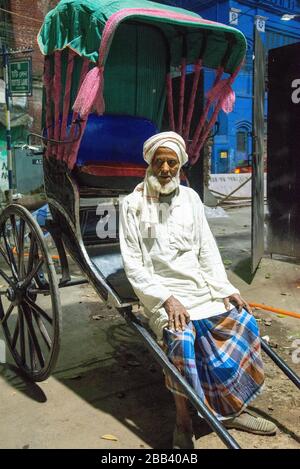 Mano tirato rikija a Calcutta, India Foto Stock