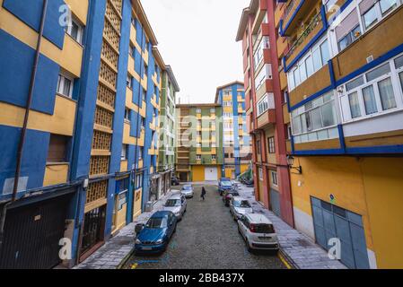 Edifici residenziali nella città vecchia di Gijon nella comunità autonoma delle Asturie in Spagna Foto Stock