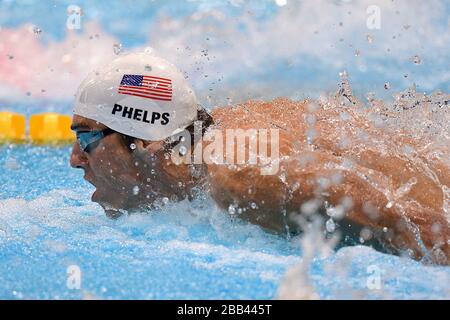 Michael Phelps degli Stati Uniti durante il 100m Butterfly Heat 6 degli uomini Foto Stock