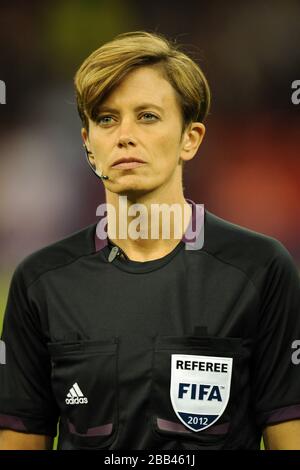 Arbitro e Quarta ufficiale Kari Seitz Foto Stock