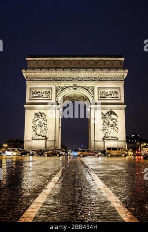 Arc de Triomphe di notte, Parigi Foto Stock