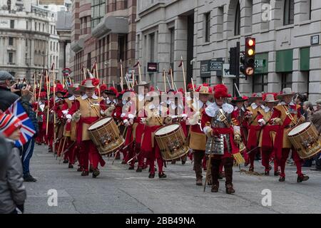 Soldati di guerra civile inglesi alla parata del Signore Sindaco di Londra Foto Stock