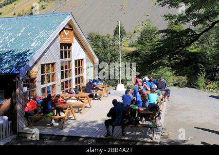 Il campo di rifugio cileno, la valle di Rio Ascenscio, il Parco Nazionale Torres del Paine, la Regione Magallanes, Patagonia, Cile, Sud America Foto Stock