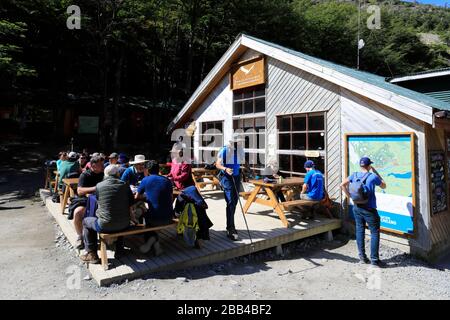 Il campo di rifugio cileno, la valle di Rio Ascenscio, il Parco Nazionale Torres del Paine, la Regione Magallanes, Patagonia, Cile, Sud America Foto Stock