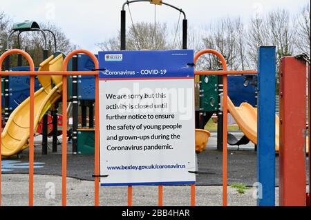 Chiusura parco giochi a causa di Coronavirus Pandemic. Foots Cray Meadows, Sidcup, Kent. REGNO UNITO Foto Stock