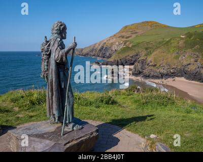 Statua di San Carannog in Llangrannog New Quay Blaencelyn Ceredigion nel Galles Foto Stock