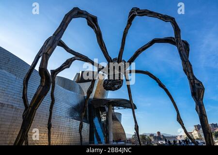 Primo piano di una gigantesca statua del ragno Maman di Louise Borghesi in Spagna Foto Stock